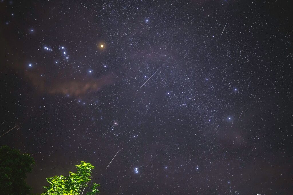流れ星が見える夜空